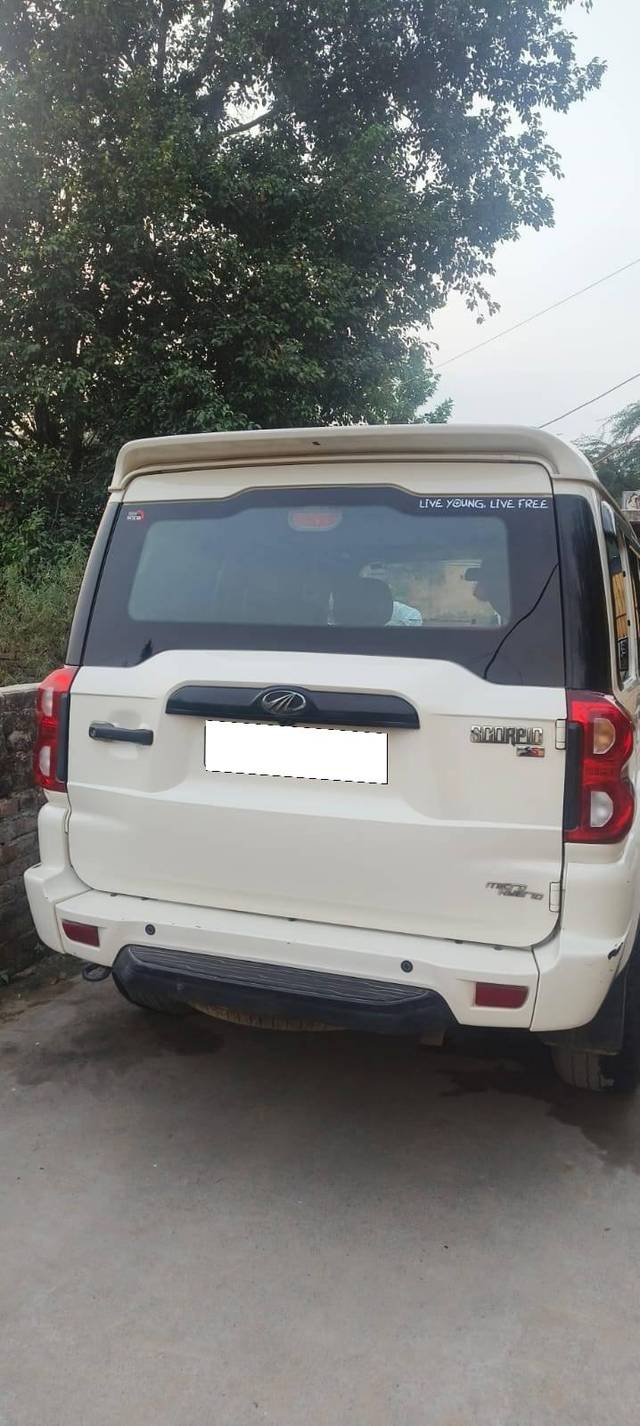 https://images10.gaadi.com/usedcar_image/4518682/original/processed_1ff1a42c71dc5000abc0615e6ff145c6.jpg?imwidth=6401