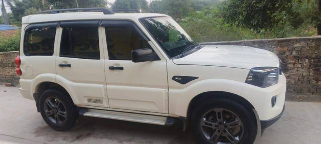 https://images10.gaadi.com/usedcar_image/4518682/original/processed_a17d2587e025ad51454180b892566066.jpg?imwidth=6400