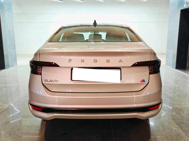 https://images10.gaadi.com/usedcar_image/4518713/original/processed_9ebd5454e31815f7cb2d03f1ba9f762c.jpg?imwidth=6402