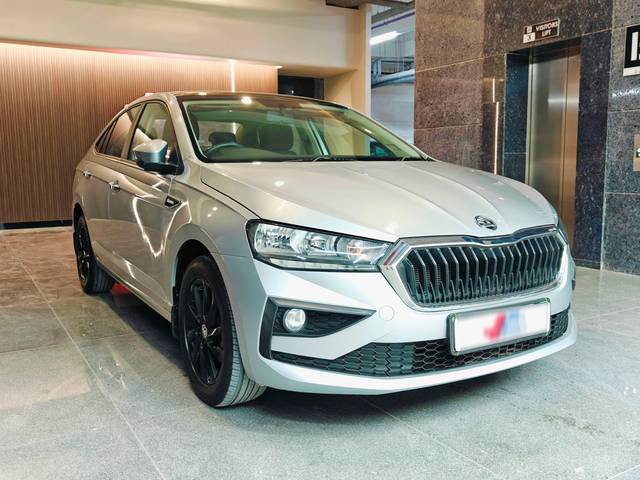 https://images10.gaadi.com/usedcar_image/4518713/original/processed_ed638212ea2672263f3b0de4287c7da0.jpg?imwidth=6400