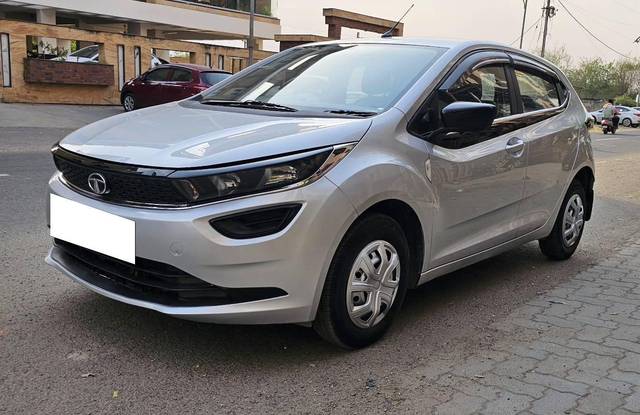 https://images10.gaadi.com/usedcar_image/4518726/original/processed_7bfb7856f37db2a7a5b988568a678006.jpg?imwidth=6402