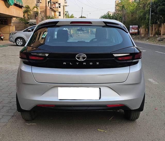 https://images10.gaadi.com/usedcar_image/4518726/original/processed_e97a8c7fbcedc4b4878419538d7788bb.jpg?imwidth=6401