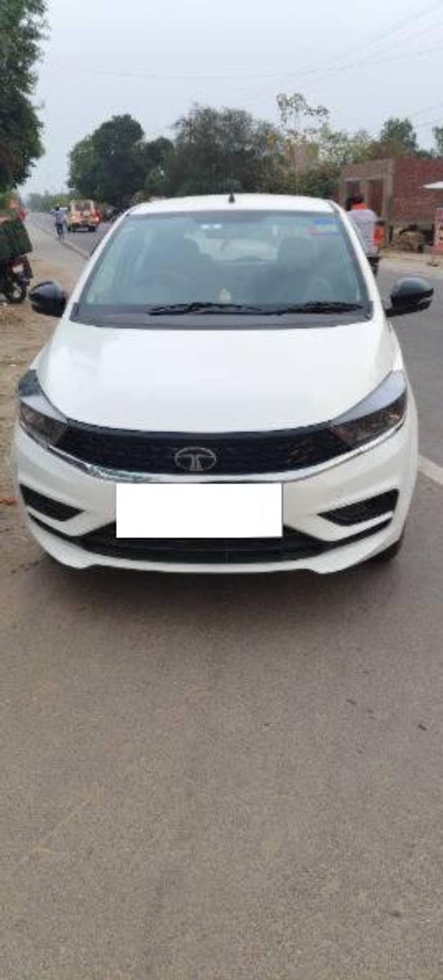 https://images10.gaadi.com/usedcar_image/4518779/original/processed_081e02e9-5174-45e3-a5b2-2ca1adefcaa9.jpg?imwidth=6400
