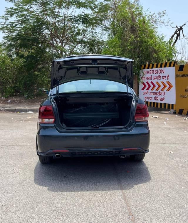 https://images10.gaadi.com/usedcar_image/4518788/original/processed_57c2811eac6c5cd60afdf6614f513817.jpeg?imwidth=6402