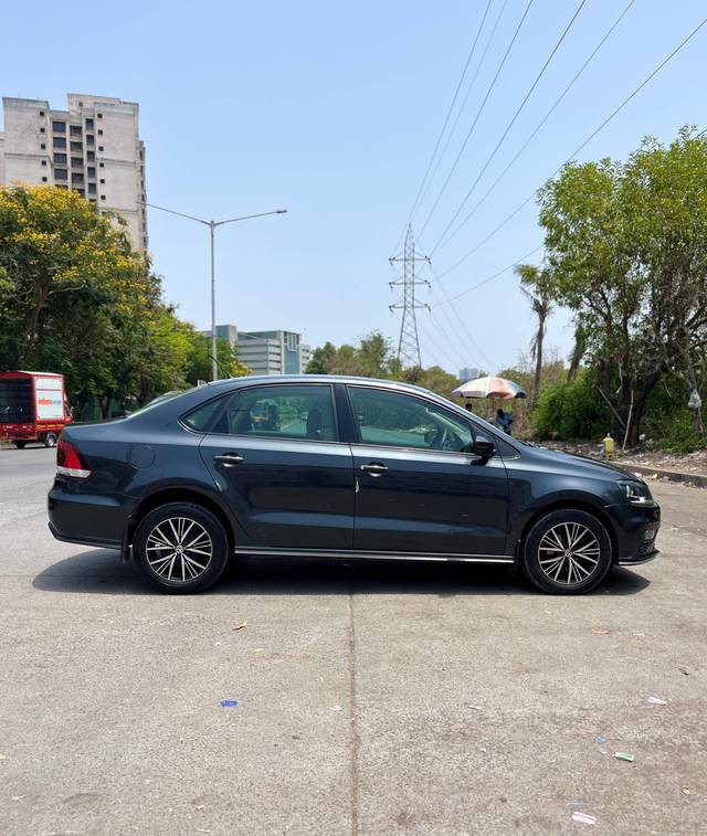 https://images10.gaadi.com/usedcar_image/4518788/original/processed_d838c396f7620f0e0c97f9595afd0cae.jpeg?imwidth=6401