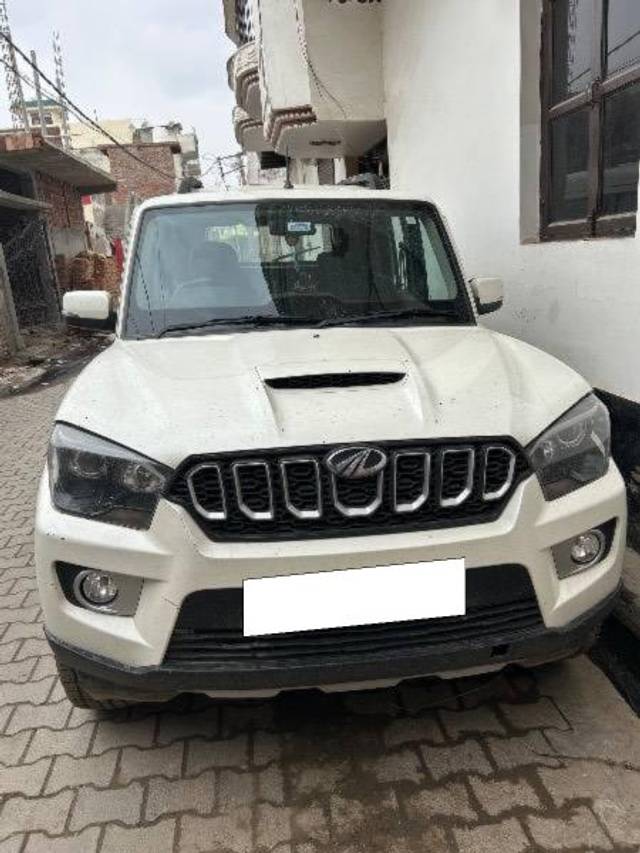 https://images10.gaadi.com/usedcar_image/4518790/original/processed_f623f191-5820-4c91-8c4b-01a33f64a39f.jpeg?imwidth=6400