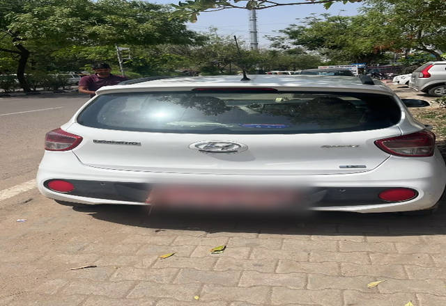https://images10.gaadi.com/usedcar_image/4518825/original/b0a51fea-f513-45a8-bdf0-f820c3350a8c.?imwidth=6401