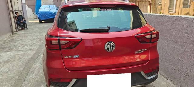 https://images10.gaadi.com/usedcar_image/4518838/original/processed_63011ded-77e7-4bff-8047-35b639f6d673.jpg?imwidth=6400