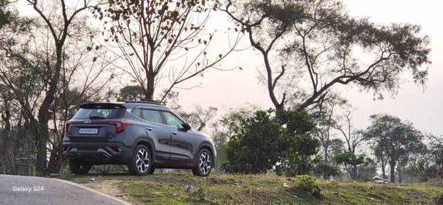 https://images10.gaadi.com/usedcar_image/4518845/original/processed_09eccf01-913f-4da9-a26e-1009287ba662.jpg?imwidth=6401
