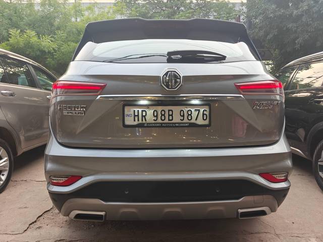 https://images10.gaadi.com/usedcar_image/4518848/original/processed_2bedb0904c7e29b3f69b6d839083f60a.jpg?imwidth=6402