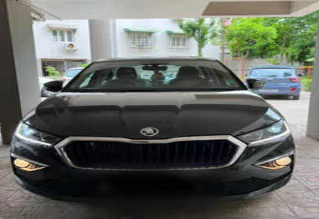https://images10.gaadi.com/usedcar_image/4518876/original/b64a69bf-fa27-40e4-b235-9cd8f6515be6.?imwidth=6400