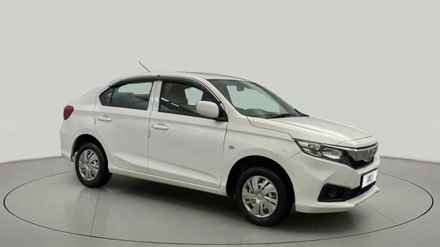 https://images10.gaadi.com/usedcar_image/4518992/original/4f00f934dc72a0f8967cb499f912dea5.jpg?imwidth=6400