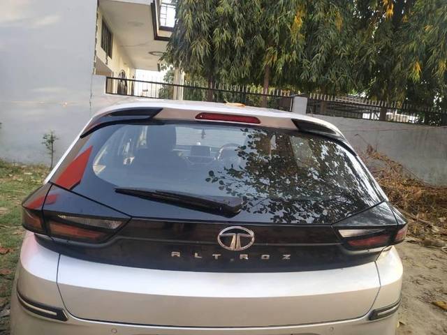 https://images10.gaadi.com/usedcar_image/4519014/original/processed_274d7820-e4b7-48d5-a993-2d040fedf8e1.jpg?imwidth=6402