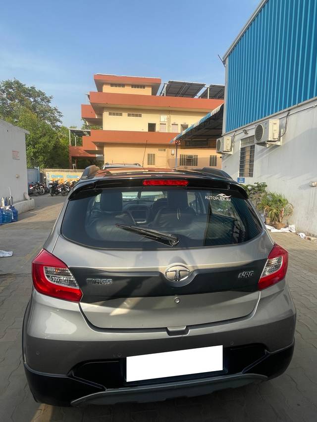 https://images10.gaadi.com/usedcar_image/4519026/original/processed_e2db09e9-ea90-4db9-9e59-6c9517ade379.jpg?imwidth=6400