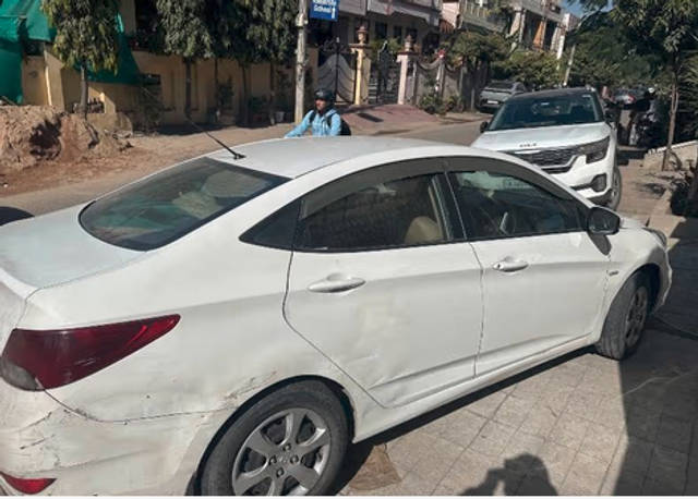 https://images10.gaadi.com/usedcar_image/4519028/original/e2e53d5d-3837-494f-bcb8-49ae30efa4f9.png?imwidth=6402
