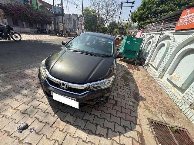 https://images10.gaadi.com/usedcar_image/4519060/original/processed_9a9156b7-7dc6-465b-9e78-5ce8f01fadd5.jpeg?imwidth=6400