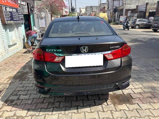 https://images10.gaadi.com/usedcar_image/4519060/original/processed_bf76fb31-a822-4744-8c88-76db72224c7b.jpeg?imwidth=6401