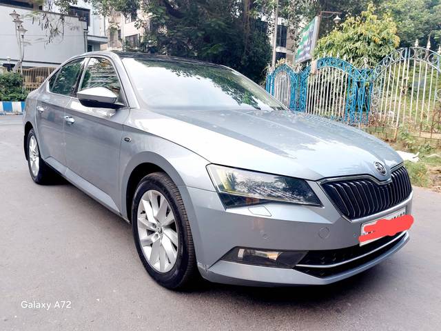 https://images10.gaadi.com/usedcar_image/4519074/original/processed_83b51b57da9e4ef36a8f79f90a60e8f1.jpg?imwidth=6400