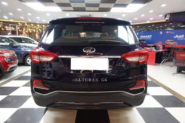 https://images10.gaadi.com/usedcar_image/4519092/original/processed_836fefacaef916e77206301dacadb6c2.jpg?imwidth=6402