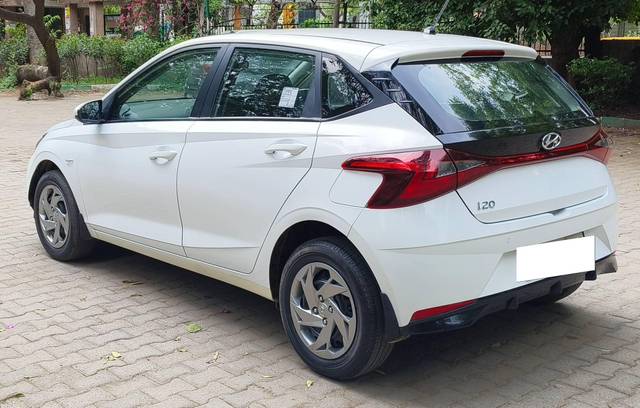 https://images10.gaadi.com/usedcar_image/4519124/original/processed_9778ae1b96ea1f6ae231a28f3a9d389b.jpg?imwidth=6402