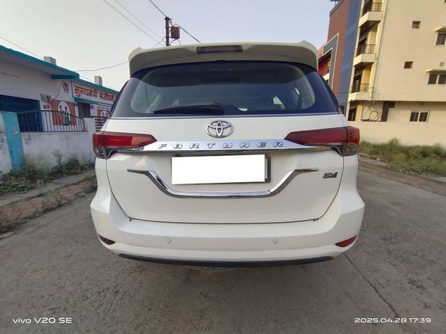 https://images10.gaadi.com/usedcar_image/4519140/original/processed_df65e8f2c6a6c6e0abf4800051d747bc.jpg?imwidth=6402