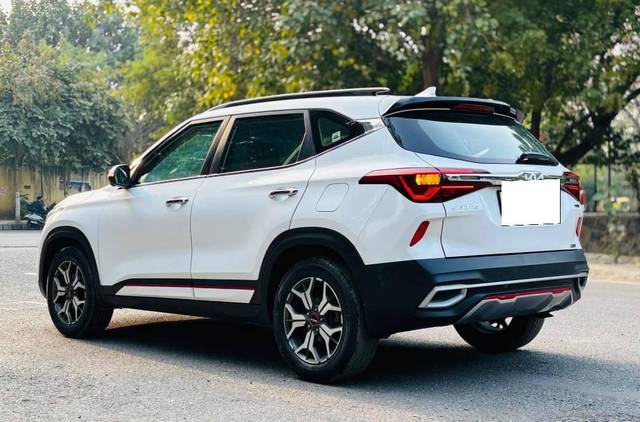 https://images10.gaadi.com/usedcar_image/4519143/original/processed_e1812eb8f9dd258a5cc0982069f23a4e.jpg?imwidth=6402