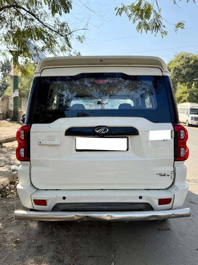 https://images10.gaadi.com/usedcar_image/4519168/original/processed_bc13c7b33959b66d2b6e3f18c7a24657.jpg?imwidth=6402