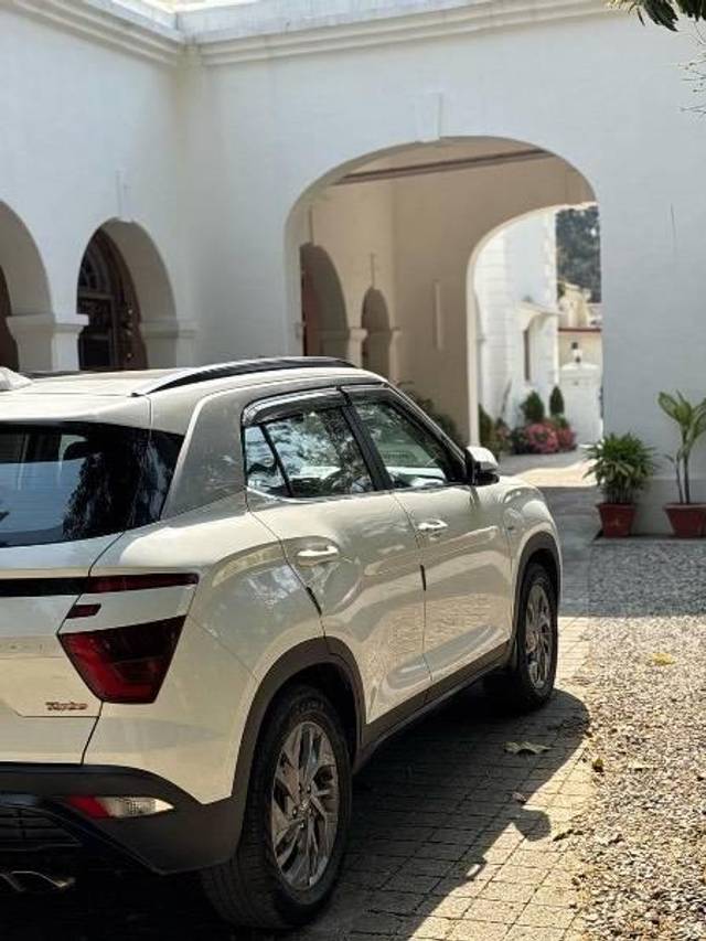 https://images10.gaadi.com/usedcar_image/4519178/original/processed_dc79166a-cb05-4240-8cc1-86a7af43f41f.jpeg?imwidth=6402