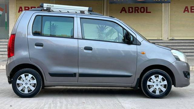 https://images10.gaadi.com/usedcar_image/4519253/original/processed_b09557c66dc7333d30b91646d3ebaaf2.jpg?imwidth=6401