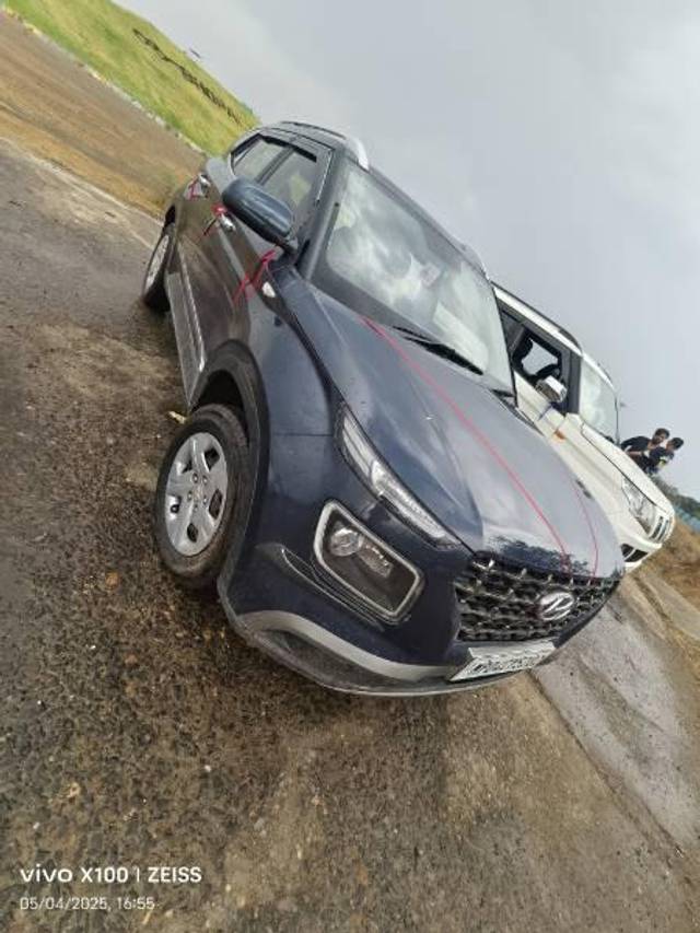 https://images10.gaadi.com/usedcar_image/4519304/original/processed_be987885-2e9e-42b1-813c-4016ee1cb527.jpg?imwidth=6402
