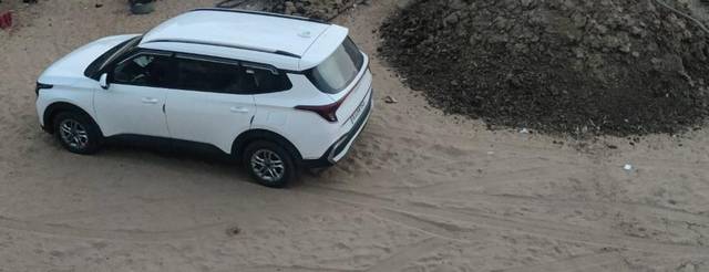 https://images10.gaadi.com/usedcar_image/4519311/original/processed_0766b11f-ea79-4f1b-a28c-f031f3c0556f.jpg?imwidth=6402