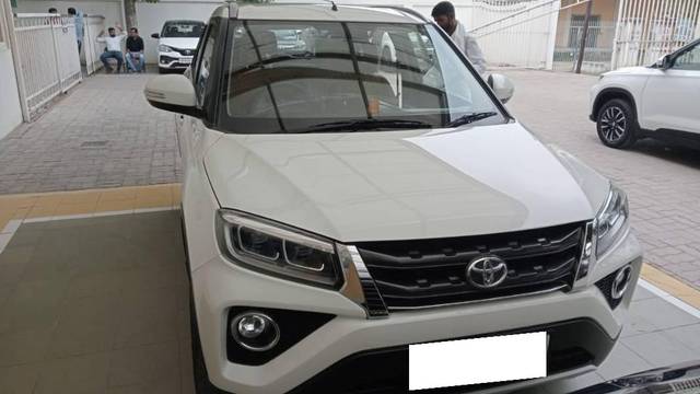 https://images10.gaadi.com/usedcar_image/4519314/original/processed_f1937593-5b86-45e0-9b9a-fb4f220bc65c.jpg?imwidth=6400