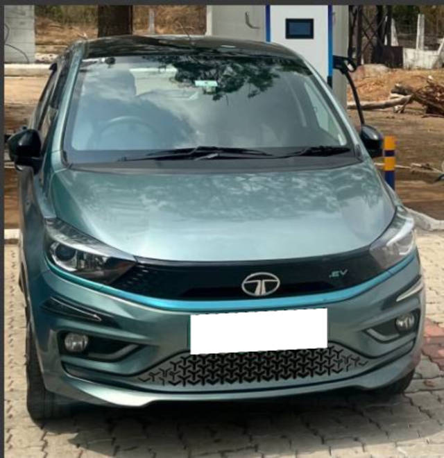 https://images10.gaadi.com/usedcar_image/4519332/original/processed_b93614c6-f7a9-47c0-883c-cc6cdc096c80.PNG?imwidth=6402