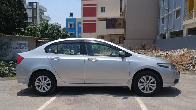 https://images10.gaadi.com/usedcar_image/4519371/original/processed_45cf3018172fd0a17ddc6b32a54c9681.jpg?imwidth=6401
