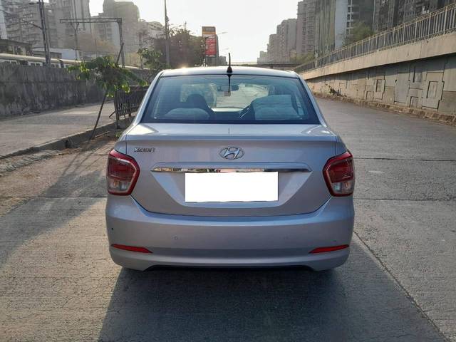 https://images10.gaadi.com/usedcar_image/4519376/original/processed_7d9a2876af2a4139a007e04a27655822.jpeg?imwidth=6402