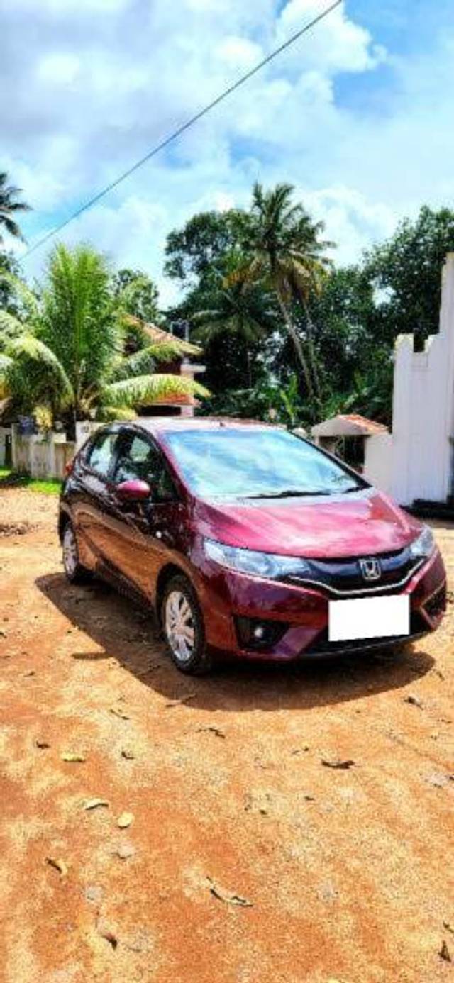 https://images10.gaadi.com/usedcar_image/4519379/original/processed_c929f537-31d0-4162-a573-0117803e9bba.jpg?imwidth=6400