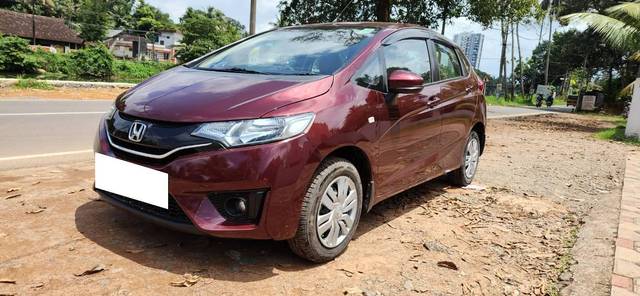https://images10.gaadi.com/usedcar_image/4519379/original/processed_d69a2f1c-e9bd-4b00-afc6-36629e891bf5.jpg?imwidth=6402