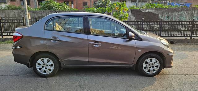https://images10.gaadi.com/usedcar_image/4519391/original/7357b9e41e9a2adac153f7f42c775030.jpeg?imwidth=6401