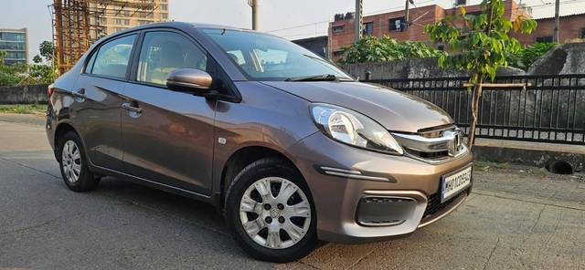 https://images10.gaadi.com/usedcar_image/4519391/original/processed_a331a7b49ce22e210d084e287e8e3430.jpeg?imwidth=6400