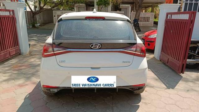 https://images10.gaadi.com/usedcar_image/4519397/original/processed_acf48fea233589beb5da99a5d3fe256e.jpg?imwidth=6401