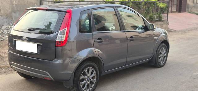 https://images10.gaadi.com/usedcar_image/4519437/original/processed_4f87517e0b1cdf93d45f33f54c5a5699.jpg?imwidth=6402