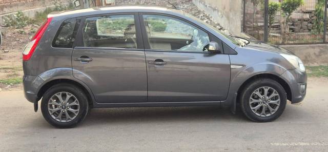 https://images10.gaadi.com/usedcar_image/4519437/original/processed_c22b306fa32945163681a96919d69b59.jpg?imwidth=6401