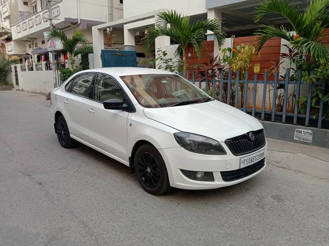 https://images10.gaadi.com/usedcar_image/4519461/original/7c11bda64b9b7f5ed11107d755b16245.jpg?imwidth=6400