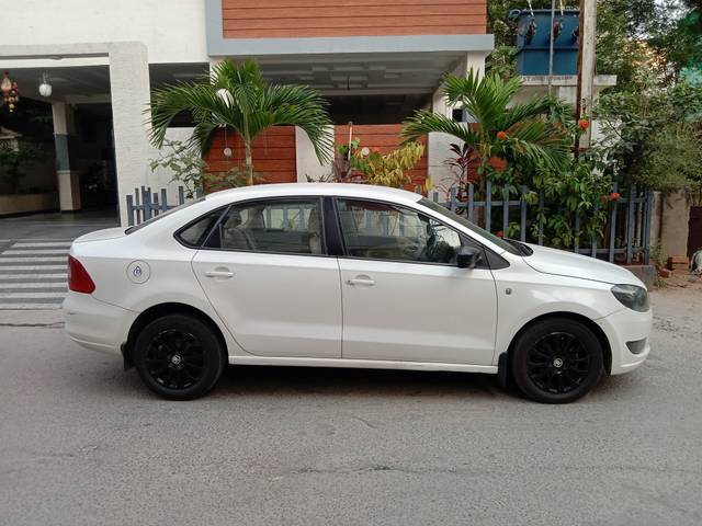https://images10.gaadi.com/usedcar_image/4519461/original/a159a1b86dc9504e31723bc4cf80bc12.jpg?imwidth=6402