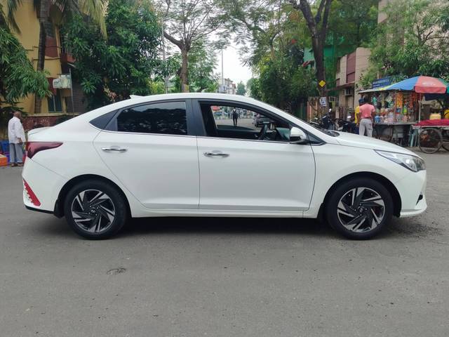 https://images10.gaadi.com/usedcar_image/4519463/original/processed_b2d54ec12ecd8ab39cfff063edbc5057.jpg?imwidth=6401