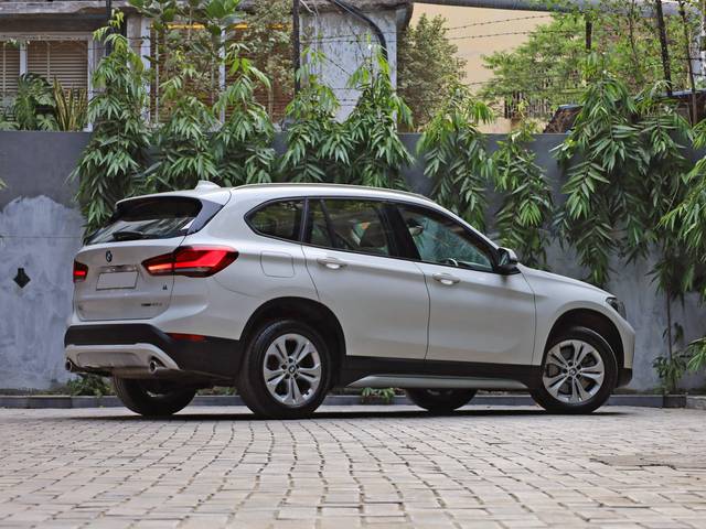 https://images10.gaadi.com/usedcar_image/4519464/original/processed_a4db79a295b4c5ff82fbba9243241949.jpg?imwidth=6402