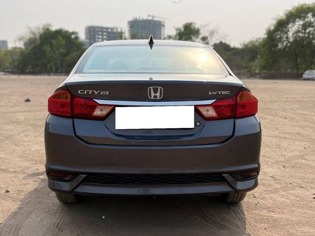 https://images10.gaadi.com/usedcar_image/4519476/original/processed_f589724109cc3024592f2c9c6f34db3f.jpg?imwidth=6402