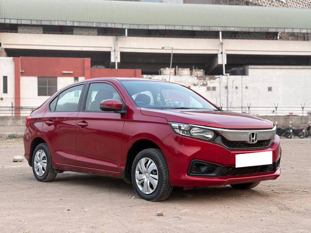 https://images10.gaadi.com/usedcar_image/4519482/original/processed_5a293a9b04660a5fad3851c12e675c41.jpg?imwidth=6400