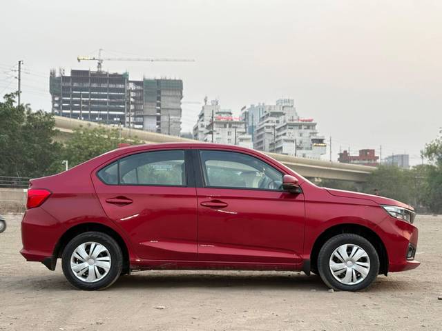 https://images10.gaadi.com/usedcar_image/4519482/original/processed_e4b9f17745c478ce1d670112af7df6e9.jpg?imwidth=6401