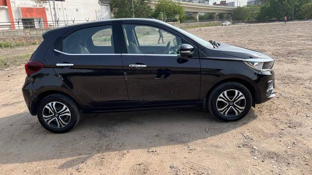 https://images10.gaadi.com/usedcar_image/4519487/original/f40d2f438c214ec924714390182c2f9c.jpg?imwidth=6401